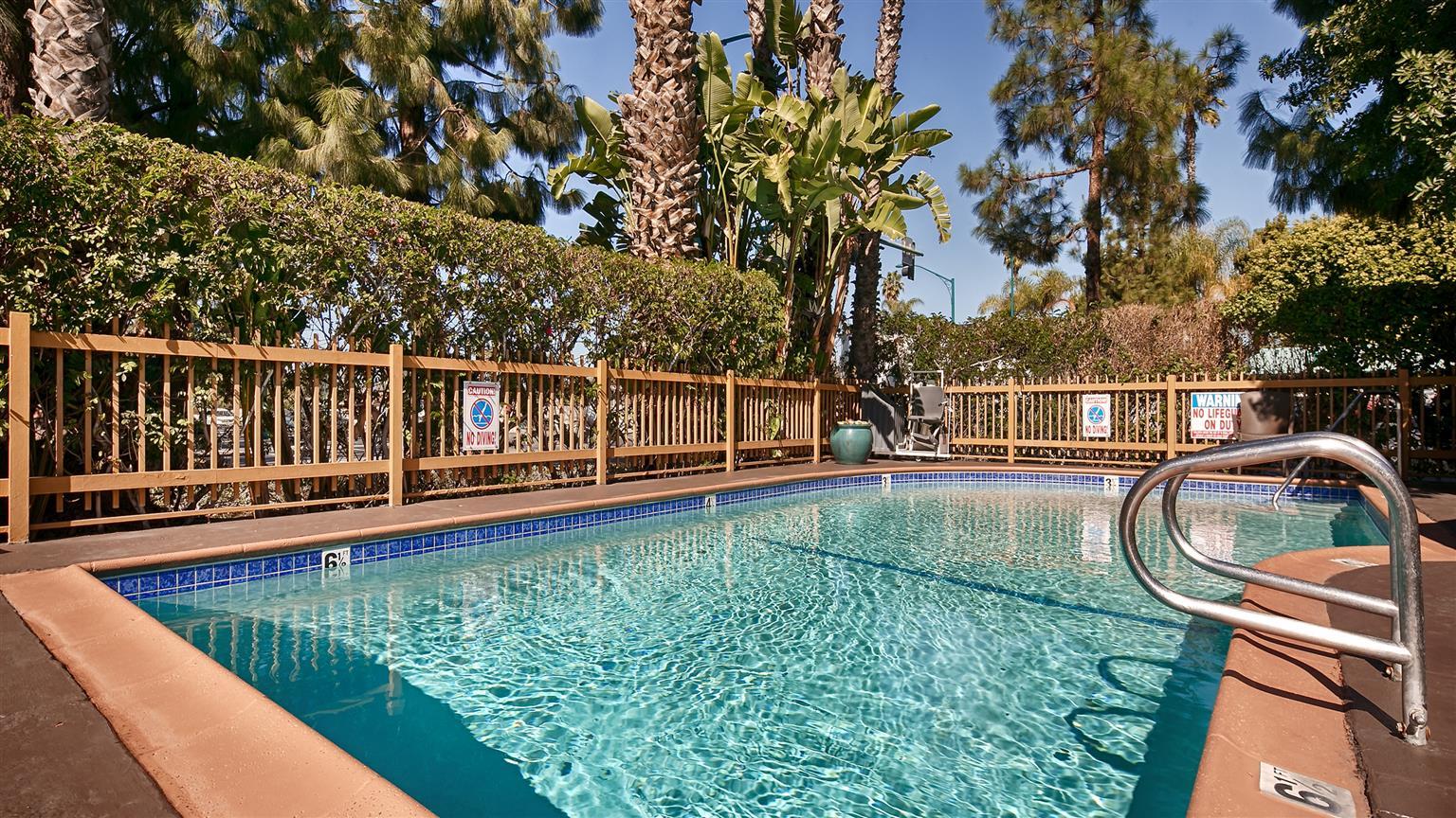 Best Western Courtesy Inn Hotel - Anaheim Resort At The Park Kültér fotó